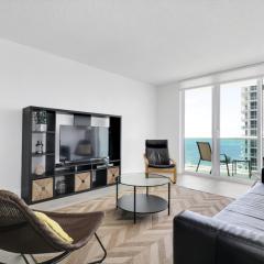 THE TIDES 2 bedrooms 9th floor WE ARE ON THE BEACH!