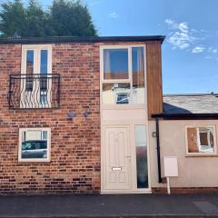 Detached one bedroom house near to castle and cathedral