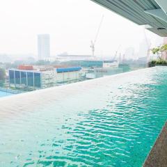 5-Star Apartment + Infinity Pool, 4 pax, 1 min to Jaya One
