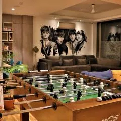 The Blue Jay Hostel - Dorms & Rooms