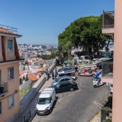 LovelyStay - Sunshine Residence in the Heart of Graça