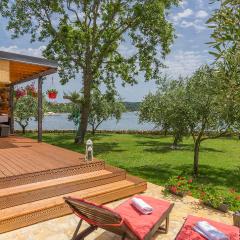 Beach house IVE with jacuzzi, pool, playground and bbq in an olive grove with a beach, Pomer - Istria