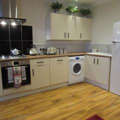 Apartment 6 - Classy, luxury one bedroom ground floor apartment steps from town station & theatre