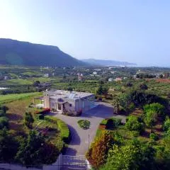 Relaxing Villa with garden and mountain view in Heraklion
