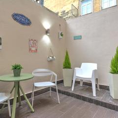 Traditional Apartment with a Terrace, AC and Fast Internet