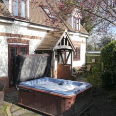 Measure Cottage - Sleeps 5 - Private Hot tub and garden