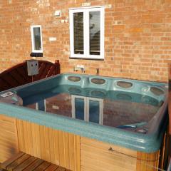 Juliet Cottage HOT TUB Sleeps 3 Singles or Double