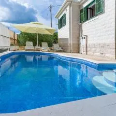 Villa Holiday home Zvecanje