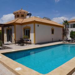 Villa Ensueño with private pool and large garden