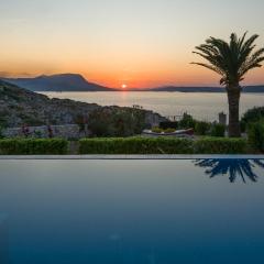 Villa Koutalas - Majestic Sunsets over the Pool