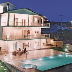 Beautiful Home In Theologos With Jacuzzi