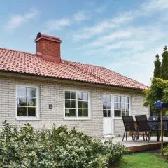 3 Bedroom Cozy Home In Karlshamn