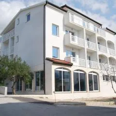 Apart-pansion Promajna