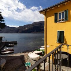 Mamma Ciccia Holiday Home - Lake Front Apartment