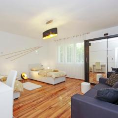 Split Symphony Veranda: Modern, new Apartment (4+1), 5 min walk to ˝Firule˝ SAND BEACH, 12 min walk to CITY CENTER