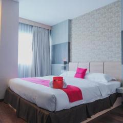 RedDoorz Plus near Pantai Coastarina 2