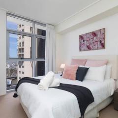 SK2 - CHARMING Skyline CBD w River Views 3 BR Private Apartment