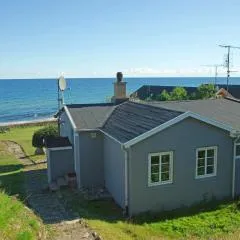 Three-Bedroom Holiday home in Allinge 9