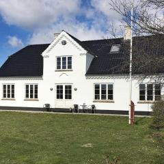 Five-Bedroom Holiday home in Oksbøl 3