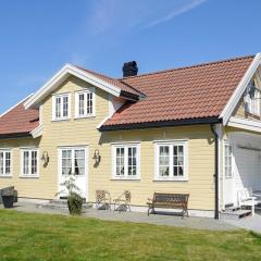 10 person holiday home in Kongshavn