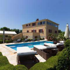 Beautiful villa Divina with large pool, sauna & hydrommassage near Pula, high level of privacy