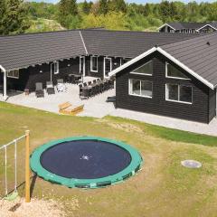 Stunning Home In Glesborg With 8 Bedrooms, Sauna And Wifi