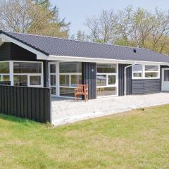 Nice Home In Hovborg With 3 Bedrooms, Sauna And Wifi