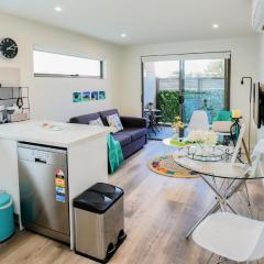 U101 Brunswick Living First Floor Balcony Close to APT and CBD Free Wifi Tram at Doorstep