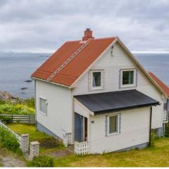 House by the sea Reine, Lofoten