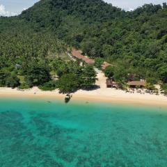 Koh Ngai Paradise Beach