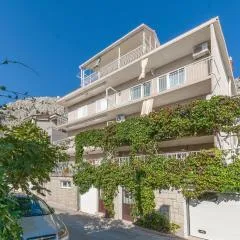 Apartment and Rooms Tatjana