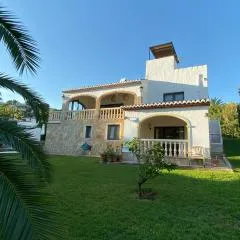 Calle Palomas 13