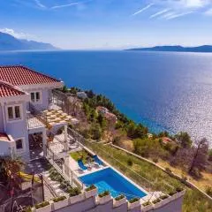 Villa S&A with heated private pool, 3 bedrooms, 3 bathrooms, playground