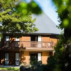 알파인 로지 모텔(Alpine Lodge Motel)