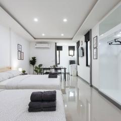 P4 Silom Large 2beds full kitchen WIFI 4-6pax