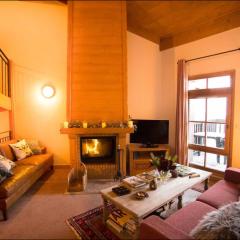 Huge Superior 4 Bedroom Apartment, Arc 1950, Les Arc, Spaciously Sleeps 8 to 10 over two floors, Ski In Ski Out