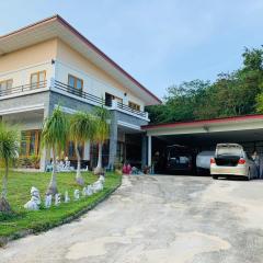 Baan SamPeeNongg Khaoyai