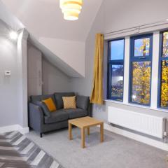 1 bed Apt close to Leeds Arena Sleeps up to 4 people F5