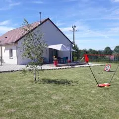 Entre Lacs Et Montagnes , Maison individuelle,lits préparés, parking et ménage inclus
