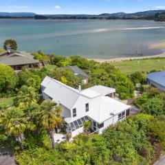 BEACH FRONT:Palms-on-the-beach.KAITERITERI.