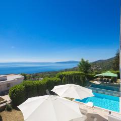 Luxury villa Vista with pool and sea view