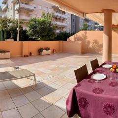 Apartamento Nuevo con Gran Terraza y Wifi en Canet