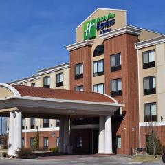 Holiday Inn Express Pratt, an IHG Hotel