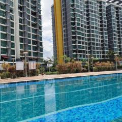 Vista Alam Studio Units - Pool, food court