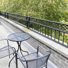 Penthouse 5 mins walk to City Centre & Colleges with Terrace & Sleeps 6