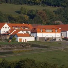 Hotelový a jezdecký areál Dvůr Krutěnice