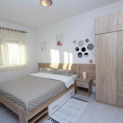 Apartments and Room Eva
