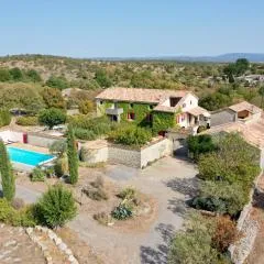 Gîte L'ESCOUSSOU au calme, 6p, 4ch, 130m2, charme et nature, piscine chauffée, sud Ardèche