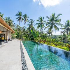 Villa Themma Jungle - Sumptuous 3BR Luxury Villa with Majestic Jungle View North of Ubud