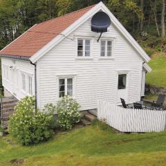Nice Home In Farsund With 4 Bedrooms And Wifi